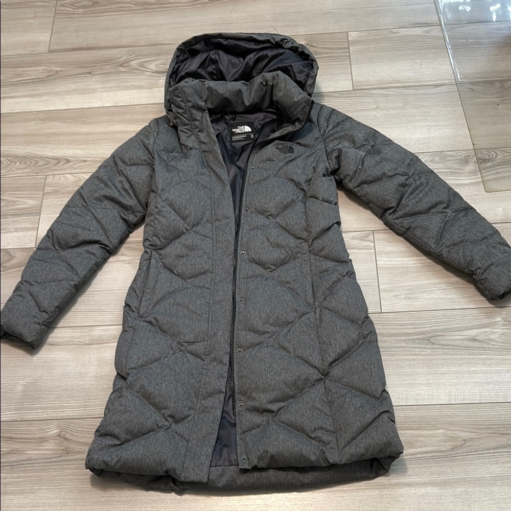 The North Face Gray Puffer Jacket with Quilted Design and Hood